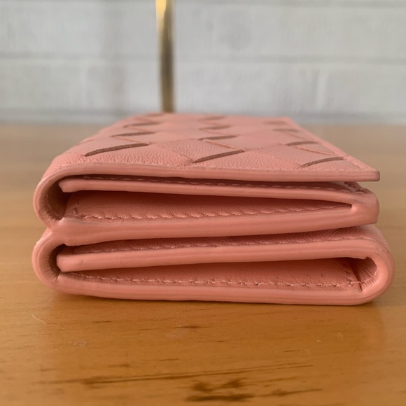 Bottega Veneta Women's Peach Pink Intrecciato Compact Trifold Wallet 609285 VGUC - Picture 4 of 13